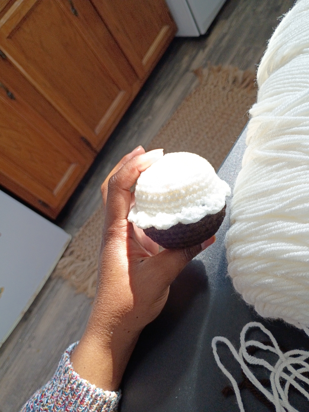 1pc *RANDOM COLOR* Crocheted Cupcake - Picture 4 of 4